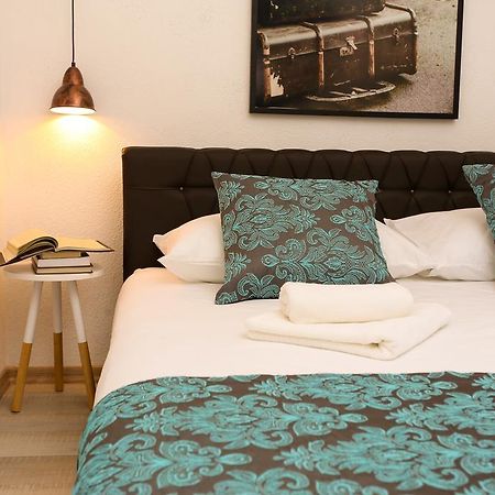 מוסטר Central Located Guest House מראה חיצוני תמונה