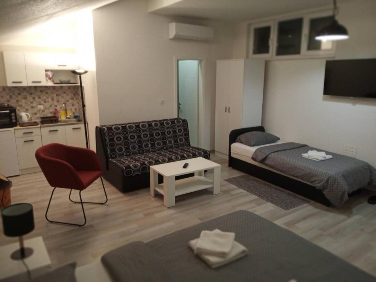 מוסטר Central Located Guest House מראה חיצוני תמונה