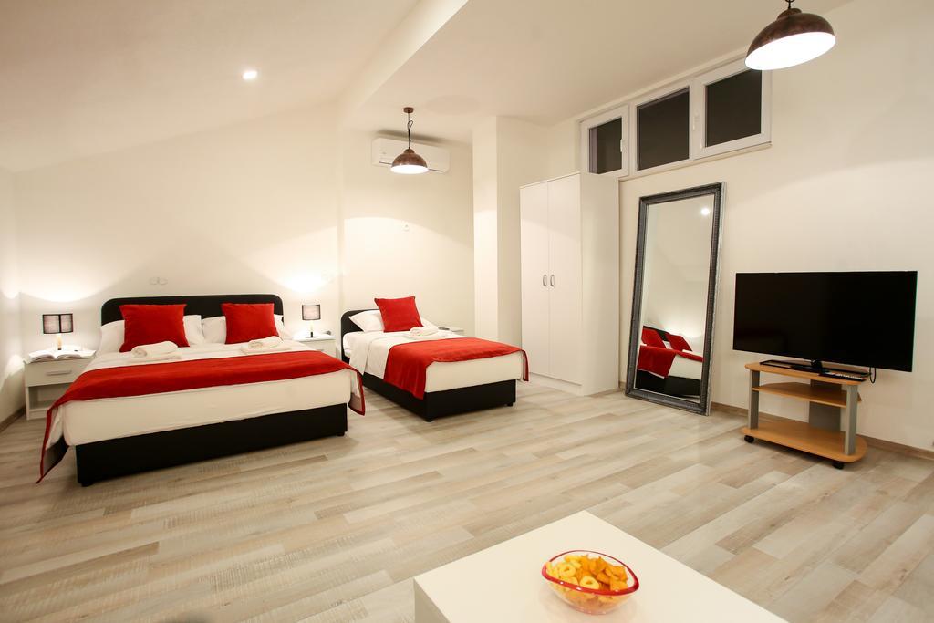 מוסטר Central Located Guest House מראה חיצוני תמונה