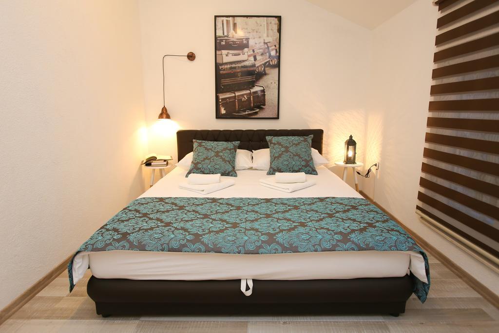 מוסטר Central Located Guest House מראה חיצוני תמונה
