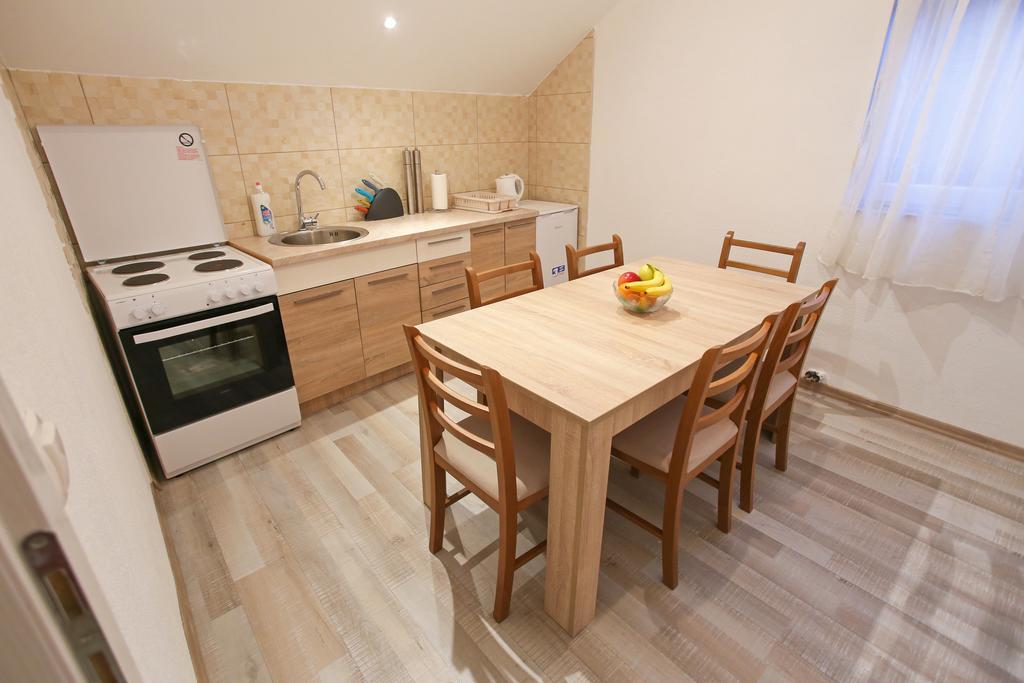 מוסטר Central Located Guest House מראה חיצוני תמונה